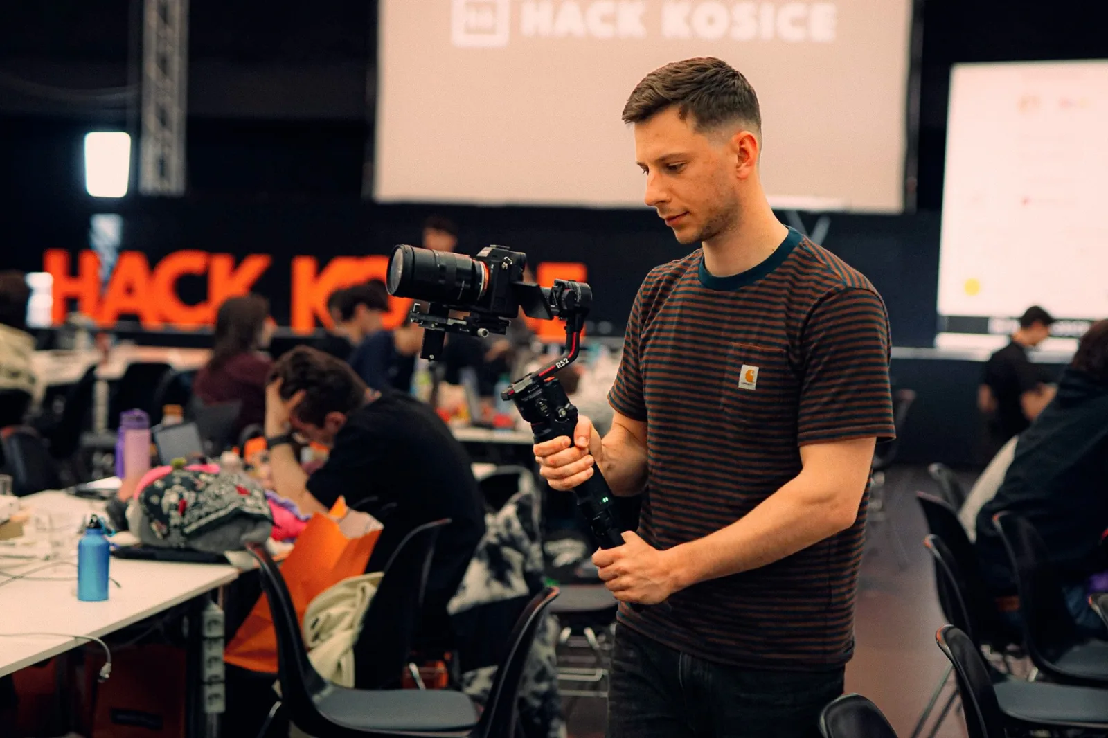 Kameraman ZAGX s gimbalom na hackathone Hack Kosice